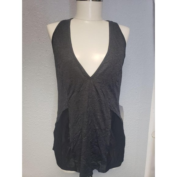 NWT Rezeloot workout top with slit back in Medium - Picture 2 of 10